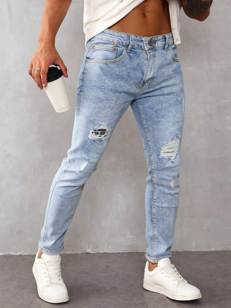 Pantalones vaqueros ajustados para hombre de color azul claro con roturas, estilo casual y trendy, perfectos para looks urbanos - Lavado ligero - Ver 1