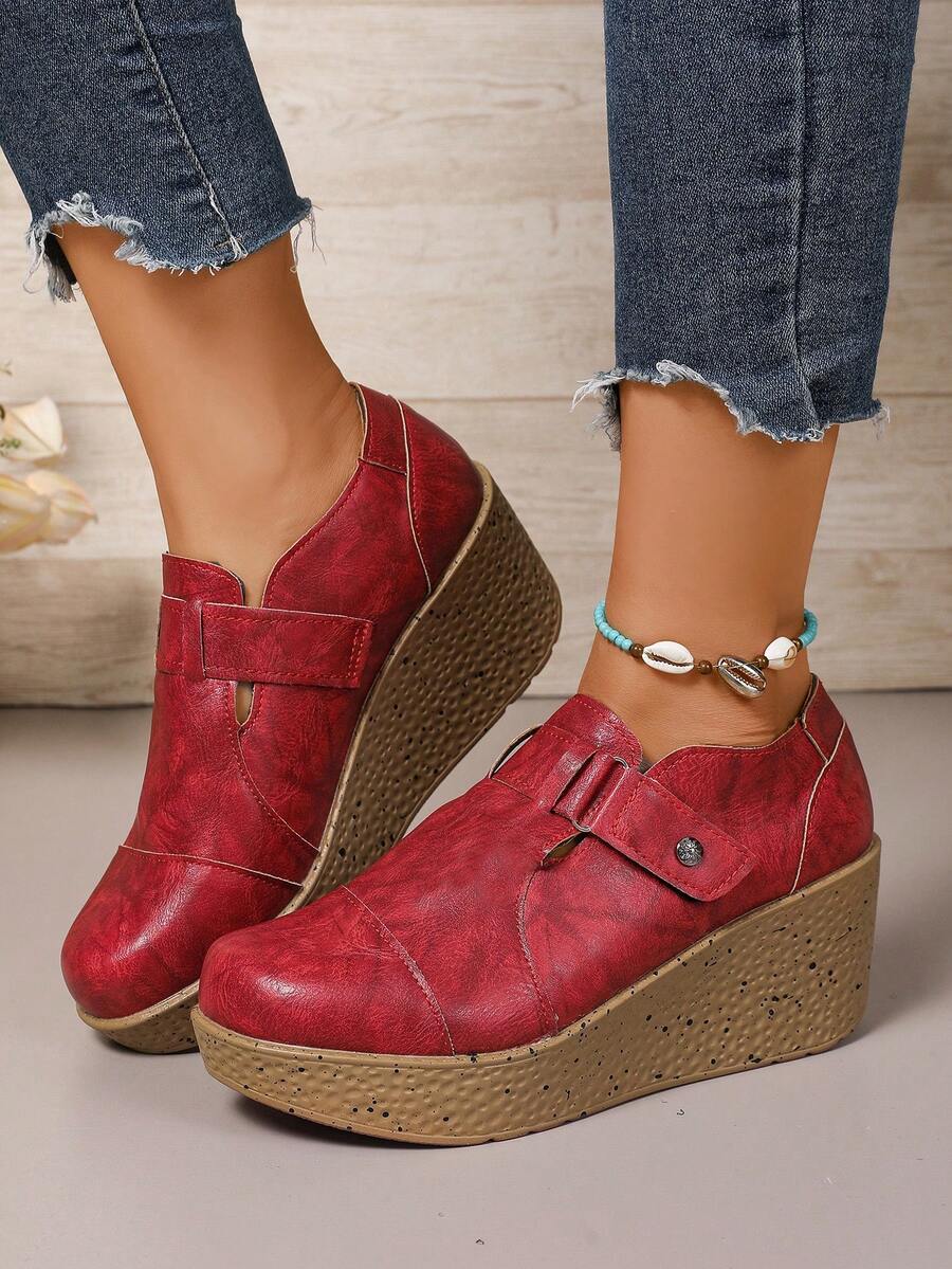 女士红色时尚舒适坡跟一脚蹬鞋，纯色复古 PU 皮革，钩环坡跟浅口鞋，适合节日、婚礼、派对、办公室和日常穿着，春夏秋 - 紅色 - 查看 1