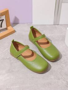 1 双女童绿色平底鞋，可调节钩环扣，圆头，TPR 防滑鞋底，轻便舒适，纯色，时尚芭蕾平底鞋，适合 5-14 岁女孩，上学、正式、表演和日常穿着，四季皆宜 - 綠色 - 查看 3