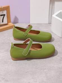 1 双女童绿色平底鞋，可调节钩环扣，圆头，TPR 防滑鞋底，轻便舒适，纯色，时尚芭蕾平底鞋，适合 5-14 岁女孩，上学、正式、表演和日常穿着，四季皆宜 - 綠色 - 查看 7
