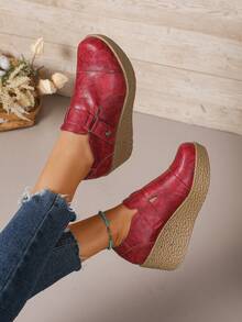 女士红色时尚舒适坡跟一脚蹬鞋，纯色复古 PU 皮革，钩环坡跟浅口鞋，适合节日、婚礼、派对、办公室和日常穿着，春夏秋 - 紅色 - 查看 3