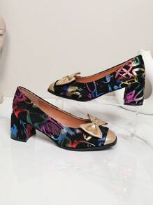 Nuevos tacones de plataforma elegantes con lazo decorativo y punta cuadrada, diseño superior con estampado colorido y contraste, suela de goma duradera, cómodo para uso casual y formal en todas las estaciones