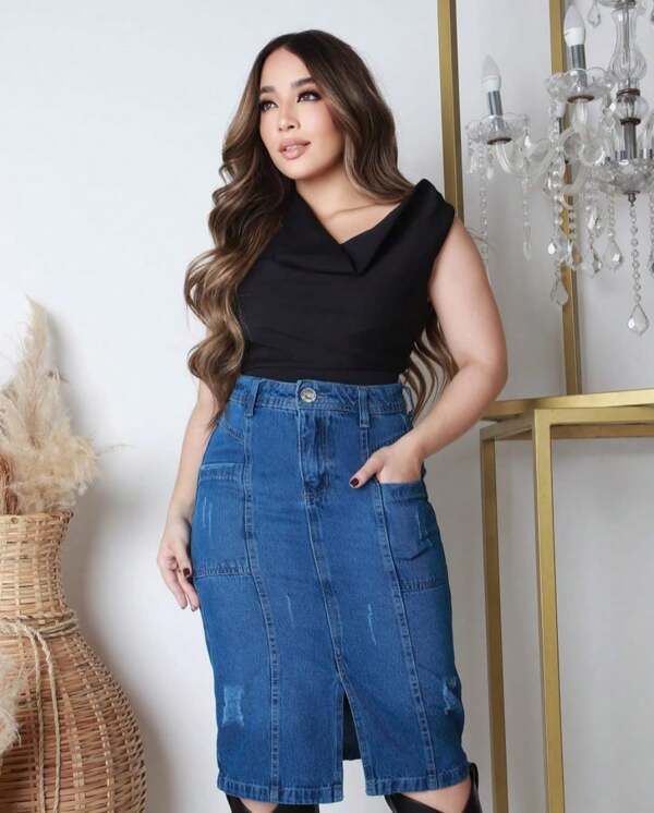 Saia jeans midi com bolsos 100% algodão