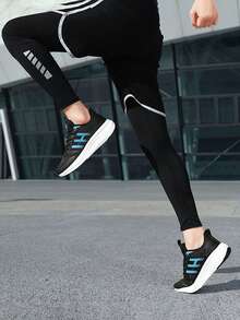 男士新款时尚运动鞋，透气鞋面设计，厚实耐用的外底，适合户外、校园、跑步和多功能