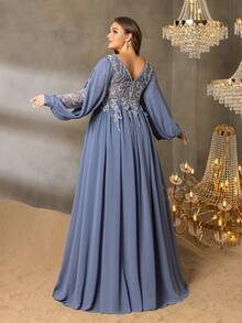 Faeriesty 大码女士优雅刺绣V领长袖A字型正式礼服——及地长款晚礼服，廓形挺括，适合出席黑领结晚宴、歌剧演出、红毯活动、婚礼、慈善舞会、夏季假日装扮、春季派对等场合。 - 霧霾藍 - 查看 2