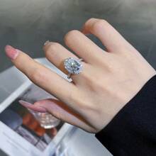 1pc Luxurious Pigeon Egg 5CT Moissanite Ring Diffuse Noble Oval Diamond Ring Women's Ring 925 Sterling Silver Engagement Wedding Promise Eternity Ring Anniversary Exquisite Jewelry Gift