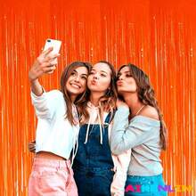 4片3.2英尺 x 8.2英尺橙色金属箔流苏帘背景，金属箔流苏丝带帘背景，适用于拍照亭、生日、婚礼、万圣节和圣诞节派对装饰 - 橘色 - 查看 6