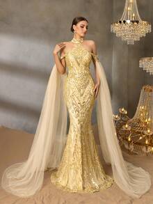 Faeriesty 带珠饰亮片的戏剧性斗篷袖挂脖美人鱼礼服 | 结构紧身胸衣及地晚礼服 - 金色 - 查看 3