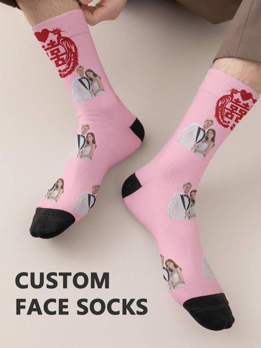 1 par de calcetines medianos personalizados con fotos de mujeres. Pueden colocarse en los calcetines cualquier rostro personalizado. Calcetines personalizados con fotos, divertidos y creativos con diseños de dibujos animados, ideales como regalo para San Valentín, cumpleaños u otras ocasiones. Cómodos y transpirables, mejoran el ambiente familiar, con estilo moderno y apropiados tanto para hombres como para mujeres.