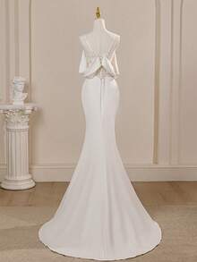 Vestidos de novia de estilo cola de sirena con hombros al descubierto, encaje y abertura lateral, con un toque de vintage y satén - Blanco - Ver 3