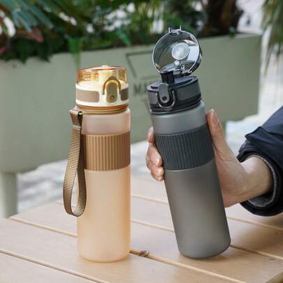 1个500毫升/17盎司彩色水瓶，小容量水杯，带腕带和可锁盖，方便携带，适合上学、旅行、户外活动、跑步、圣诞节、复活节、感恩节、毕业典礼、六月节、日常使用。