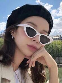 1pc Vintage Cat Eye Small Face Fashion Glasses For Women, Chic Black Framed Fashion Glasses