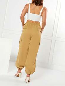 Calça Cargo Feminina com Perna Larga Bolso com Abas Cordão na Cintura