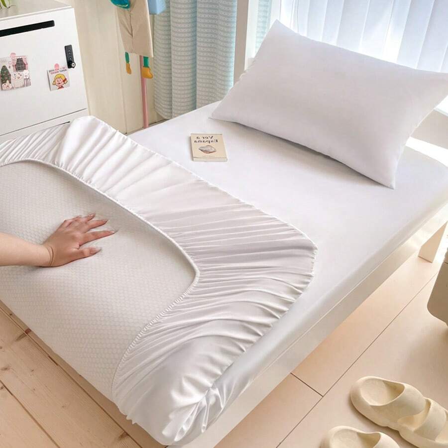 1pc Solid Color Fitted Sheet, Mattress Protector, Soft & Breathable, Fits Various Bed Sizes - Twin, Full, Queen, King. Deep Pocket Design Up To 11.8 Inches, Home Textile, Wrinkle-Resistant, Promotes Better Sleep, Machine Washable. - White - View 1