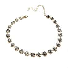 1 colar floral minimalista e elegante