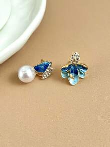 1 par de aretes con piedras de imitación de perla y pétalos asimétricos de moda minimalista, livianos y elegantes, ideales para uso diario y eventos de mujeres