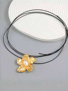 1 件优雅精致的项链，带有大金色花朵，可调节绳索项链，配有醒目的花形人造珍珠，适合女性，非常适合夏季和情人节服装