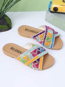 1 par de sandalias planas de moda para niñas en verano, diseño de estilo cruzado, adecuadas para varias ocasiones y sesiones de fotos
