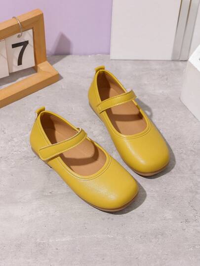 1 Pair Girls Yellow PU Hook And Loop Adjustable Flat Shoes, Round Toe TPR Anti-Slip Lightweight Comfortable Casual Flats, Suitable For 5-14 Years Old Elementary/Middle School Students, For School, Dress-Up, Outdoor Daily Wear All Season