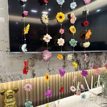 Este nuevo producto presenta un arco floral flotante, una pared floral, flores en floración, una escena floral aérea y una cascada de flores, lo que lo convierte en el producto perfecto tanto para uso residencial como para fotografía.
