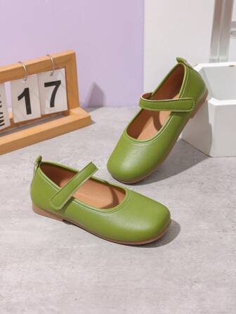 1 双女童绿色平底鞋，可调节钩环扣，圆头，TPR 防滑鞋底，轻便舒适，纯色，时尚芭蕾平底鞋，适合 5-14 岁女孩，上学、正式、表演和日常穿着，四季皆宜