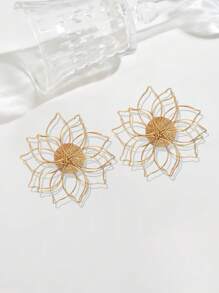 1 paire de boucles d'oreilles à tige métallique exagérées mode femme, grandes boucles d'oreilles en fil de fleur minimaliste créatives pour un port quotidien, décontracté, de festival et polyvalent
