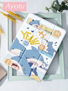Ayotu Funda para iPad compatible con iPad de 10.2 pulgadas 2021/2020 iPad 9.ª/8.ª generación, compatible con Samsung Galaxy Tab A8 de 10.5 pulgadas 2022, compatible con Huawei Matepad 10.4/Tab, con soporte para lápiz, admite tapa con activación/suspensión automática, funda protectora de moda con un diseño de tiburón jugando a un juego