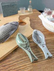 1/2 件符合人体工程学的鱼鳞去除器套装 - 快速剥皮，易于清洁鱼鳞刷 - 防滑刮鱼鳞神器带盖，适用于家庭烹饪和海鲜准备，手动鱼鳞去除器，适用于家庭厨房的小工具