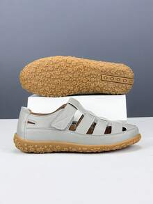 Salkin Giày sandal nữ mùa hè cổ điển thời trang, màu trơn, mũi hở đơn giản, mang lại cảm giác thoải mái khi đi ngoài trời, giày sandal đế bằng với cảm giác cao cấp giá cả phải chăng, giày ba lê bằng da, kích thước nhỏ hơn một cỡ, gợi ý đặt hàng lớn hơn một cỡ, giày mùa hè trở lại trường, phong cách đại học, giày đi bộ ngoài trời chống trượt dành cho nữ, da mềm, phù hợp với quần jean, váy, quà tặng ngày lễ, phong cách kỳ nghỉ - Xám - Xem 5