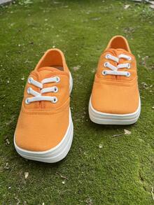 1 双橙色帆布系带平底时尚活泼校园风格舒适透气休闲运动鞋，适合学生日常户外活动（随机）