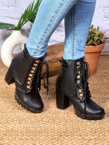 Elegantes, versátiles, modernas y cómodas, estas botas de mujer se adaptan a diversas ocasiones, desde eventos formales hasta salidas informales. Ideales para el otoño e invierno, ofrecen calidez y estilo en climas fríos. Confeccionadas en materiales como, y, estas botas destacan por su suavidad y durabilidad. - Negro - Ver 2