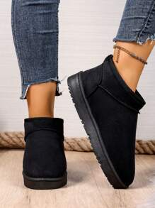 Nouvelles chaussures d'automne/hiver pour couple à semelle plate, douce et confortable, antidérapante, épaisse et chaude, de couleur unie avec décoration de logo coloré. Bottes de neige courtes simples et décontractées, chaussures chaudes, convenant pour le port quotidien en couple, à la maison, au bureau, pour les activités extérieures, le campus, les étudiants, le travail de déplacement