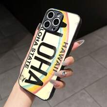 夏威夷车牌图案玻璃手机壳，饰有 Aloha 字样和彩虹点缀，兼容 16、15、14、13、12 和 11 Pro 机型。玻璃材质，防震保护。是送给家人、朋友、孩子、生日、春节、男女朋友以及情人节的绝佳礼物。 - 黑色 - 查看 3