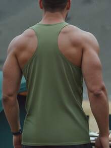男式工字背心，露背剪裁，凸显手臂肌肉，适合力量训练和夏季户外跑步
