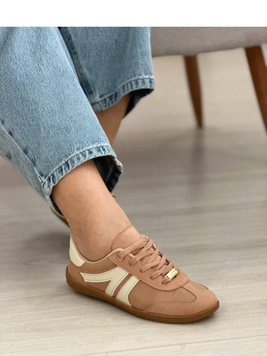 Tênis Feminino Elegante estilo Chuteira Retrô sambaa Moleca Casual Confortável em Courino com Sola de Borracha Premium dia a dia