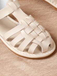 Un par de sandalias informales y elegantes para niños, sandalias bohemias, sandalias romanas, pantuflas para fiestas, hogares y vacaciones