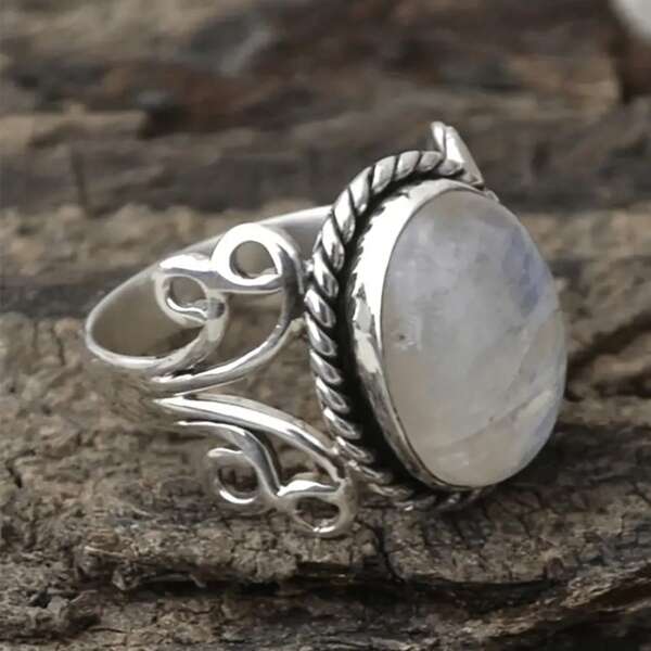 1pc Boho Moonstone Egg-Shaped Ring, Symbolizing Elegance & Beauty, Matching Daily Outfits, Party Accessories, Perfect Gift For Women, Luxury Jewelry