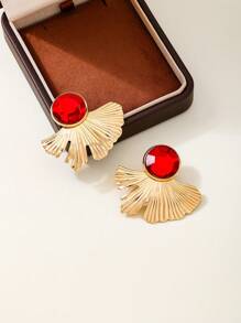 1 paire de boucles d'oreilles clous élégantes de style français en métal et pierre précieuse verte en forme d'éventail, convenant aux femmes pour les fêtes, mariages, anniversaires, vacances, fiançailles.