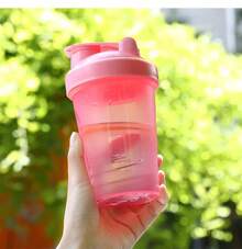 Leeseph Botella coctelera con bolas coctelera Botella coctelera para bebidas a prueba de fugas para agitar y prepararse la mejor taza coctelera (sin BPA) - Rosa 400ml - Ver 9