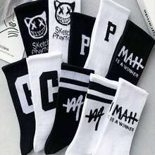 1/5/10 双男女通用涂鸦文字印花中筒袜，街头风格，适合日常休闲穿着 - 黑與白 - 查看 8