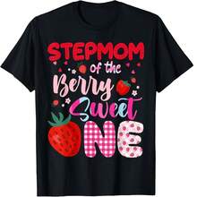 Camiseta de algodón de 220 g para el Día del primer cumpleaños de la "madrastra de la dulce baya" - Ideal para días de playa, senderismo, reuniones informales o looks de aeropuerto. Fácil de vestir formal o informalmente. Un regalo único y práctico para viajeros y profesionales ocupados - Negro - Ver 1