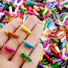 20/50/100 peças sortidas de pingentes de esmalte, incluindo coração, pimenta, borboleta, flor e mini corações, cor aleatória, adequado para decoração de bolsas, faça você mesmo joias de colar, pulseira, brincos