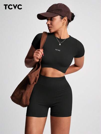 TCVC Conjunto de camiseta de manga corta y pantalones cortos deportivos de mujer con alta elasticidad, cuello redondo sin costuras, cintura alta con control de abdomen y efecto levantador de glúteos, tela suave y amigable con la piel, ajuste ceñido y moldeador, versátil para uso casual, apto para todas las estaciones, ideal para deportes y yoga.