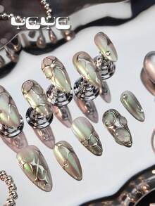 用 10 件迷人的手工夏季指甲表达您的爱意，杏仁色极光白色银色欧式全覆盖亚克力假指甲套装优雅闪亮银色蝴蝶结饰物日式全覆盖亚克力按压指甲夏季套装适合女士和女孩婚礼指甲和 1 件迷你指甲锉和 1 片粘性标签指甲用品指甲 - 米色 - 查看 5