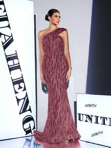 UNITHORSE [Random Cut] Women's Elegant High Workmanship Sequin One-Shoulder Asymmetrical Short Sleevess Slim-Fitting Ball Gown Evening Dress, Bride Dress, Birthday Women Outfits, Graduation Dress, Formal Dress, School Clothes - Màu đỏ tím - Xem 3