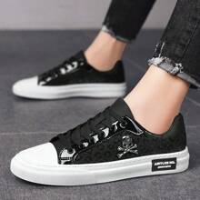 1 Pair Men's Fashion Sneakers With Shiny Skull Head Design, Classic Black & White, Soft Leather Upper, PVC Slip-Resistant Sole, Suitable For Casual, Stage, Party, Daily, Skateboarding, Outdoor, Wedding, Random Logo & Letter