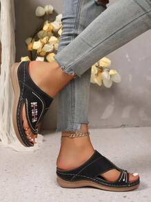 2025 Summer New Toe-Post Plaid Bohemian Embroidery Platform Thick Sole Indoor & Outdoor Women Sandals