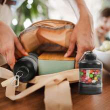 BYLWORKOUT 1 pacote de recipiente para proteína em pó com suporte de funil, 3 dispensadores de proteína em pó empilháveis à prova de vazamento, chaveiro portátil para recipiente de pó para treino, fitness, viagens - 1 preto 1 branco - Ver 6