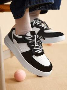 Breathable Casual Versatile Women's New Canvas Sneakers - Black and White - View 1