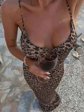 Vestito a tubino con pizzo traforato e stampa leopardata